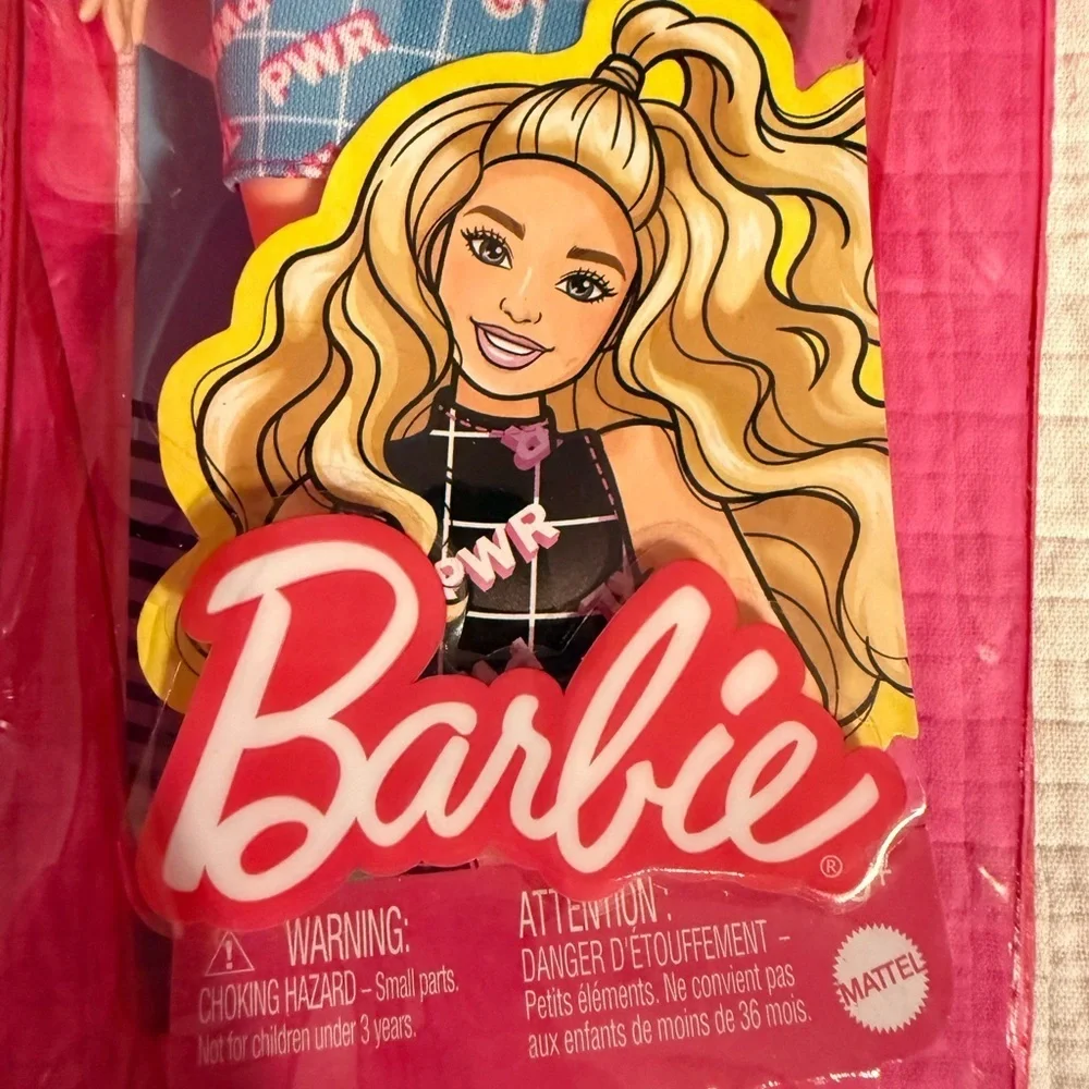 Barbie Fashionistas 202 Curvy Girl Power Outfit HJT01 Mattel Blonde Hair Zip Bag